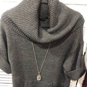 BCBG MAXAZRIA Gray cowl neck short sleeve sweater. Size M.
